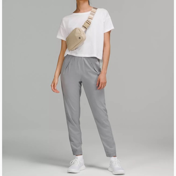 NWT Trench Lululemon Everywhere Belt Bag - Picture 4 of 17